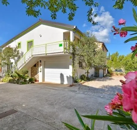 Apartment In With Terrace, Air Condition, Wifi